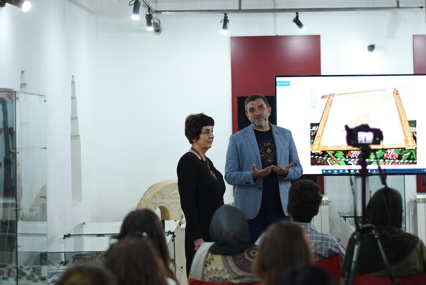 Prezentacija “Tradicionalni zlatовеz – домаћа радиност, терзиски занат и примењена уметност”HomeVestiPrezentacija “Tradicionalni zlatовеz – домаћа радиност, терзиски занат и примењена уметност”