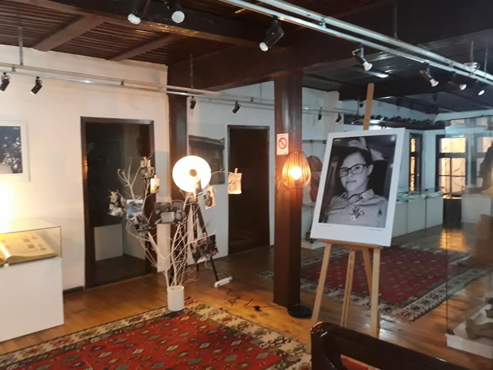 Izložba fotografija “NAŠI HEROJI”.