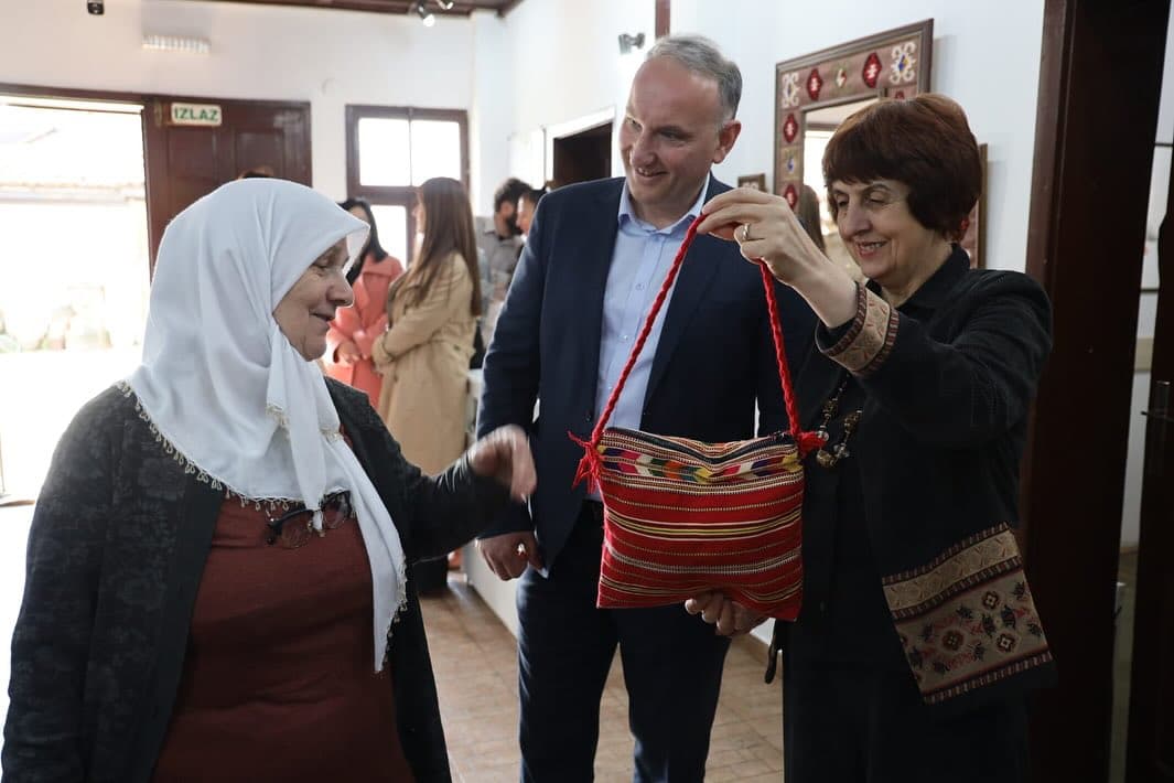 Izložba rukotvorina “Tradicionalno i savremeno”